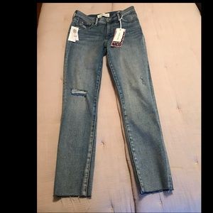 The Nico Mid Rise Skinny Crop